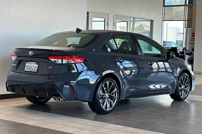 Toyota Corolla Vehicle Full-screen Gallery Image 04