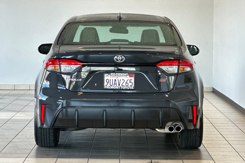 Toyota Corolla Vehicle Full-screen Gallery Image 05