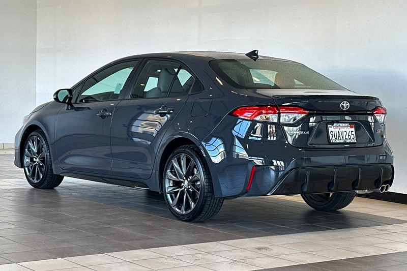 Toyota Corolla Vehicle Full-screen Gallery Image 06