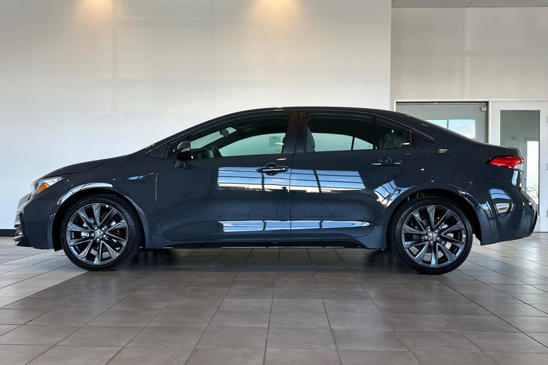 Toyota Corolla Vehicle Full-screen Gallery Image 07