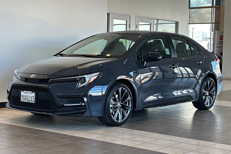 Toyota Corolla Vehicle Full-screen Gallery Image 08