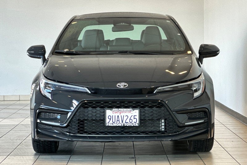 Toyota Corolla Vehicle Full-screen Gallery Image 09