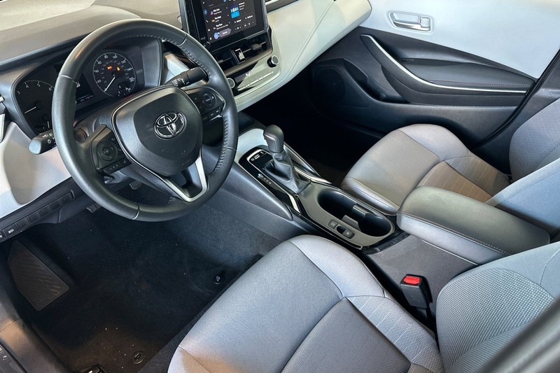 Toyota Corolla Vehicle Full-screen Gallery Image 10