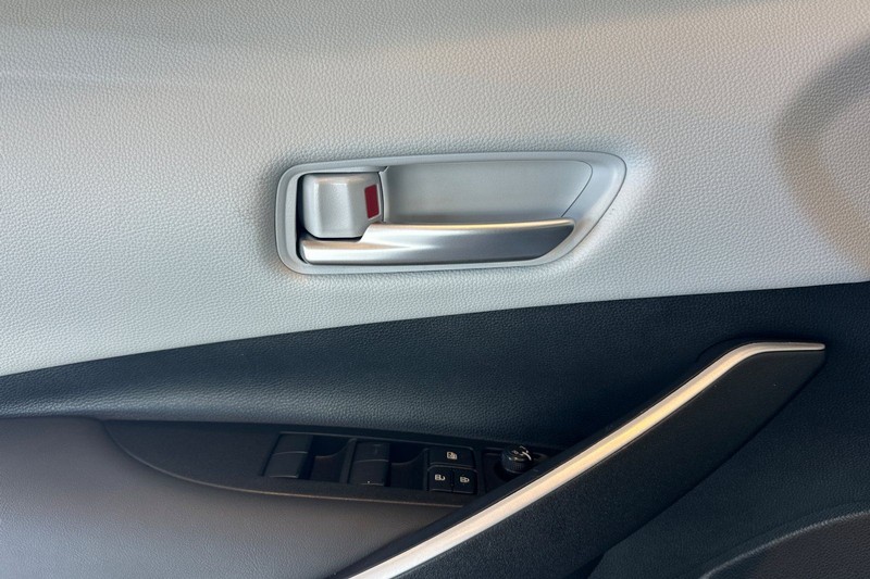 Toyota Corolla Vehicle Full-screen Gallery Image 11