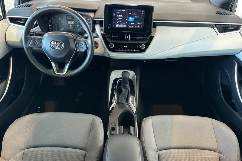 Toyota Corolla Vehicle Full-screen Gallery Image 13