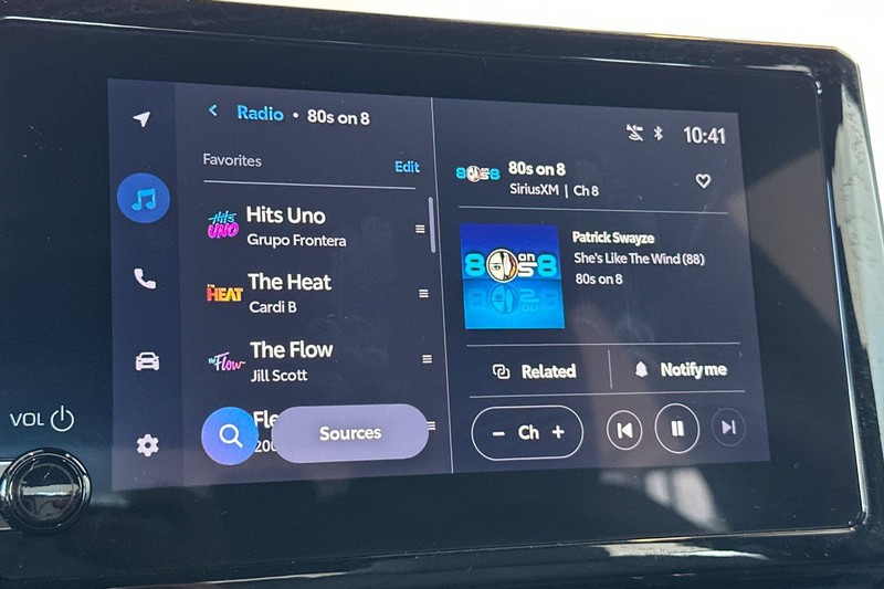 Toyota Corolla Vehicle Full-screen Gallery Image 17