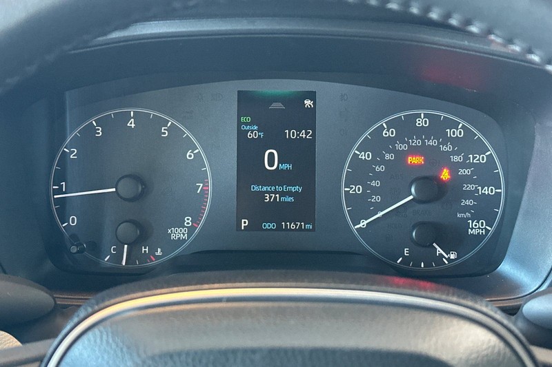 Toyota Corolla Vehicle Full-screen Gallery Image 24