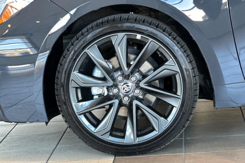 Toyota Corolla Vehicle Full-screen Gallery Image 26