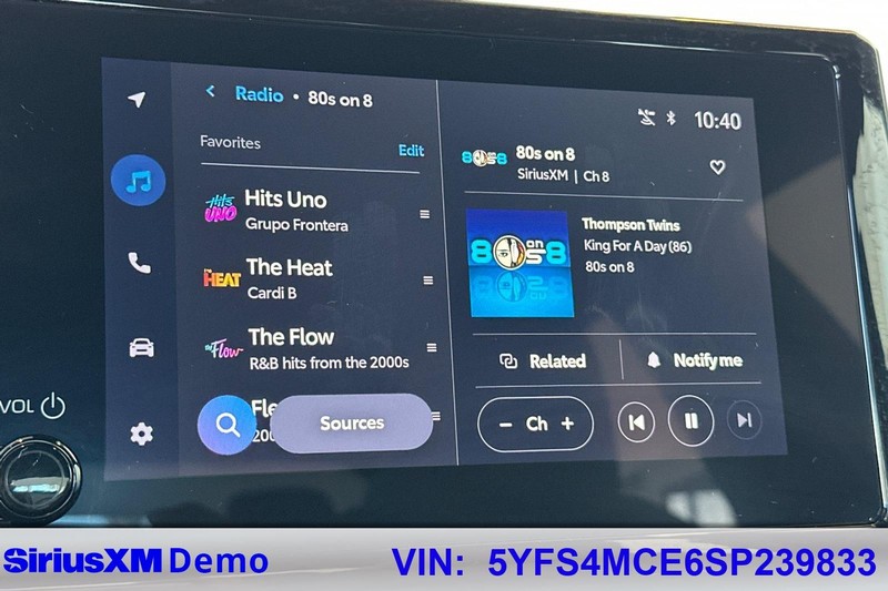 Toyota Corolla Vehicle Full-screen Gallery Image 28