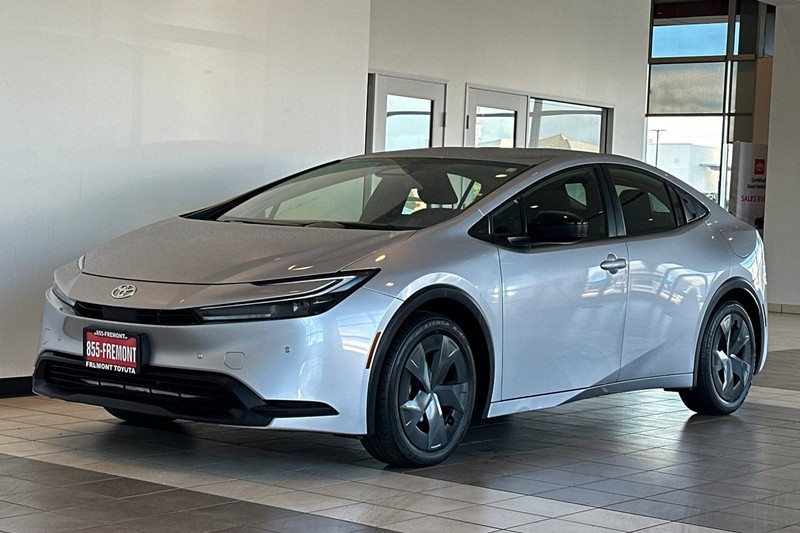 Toyota Prius Vehicle Full-screen Gallery Image 08