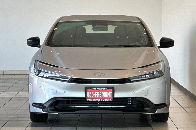 Toyota Prius Vehicle Full-screen Gallery Image 09