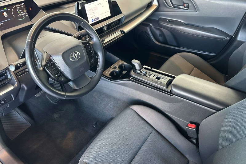 Toyota Prius Vehicle Full-screen Gallery Image 10