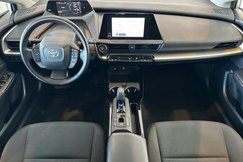 Toyota Prius Vehicle Full-screen Gallery Image 13