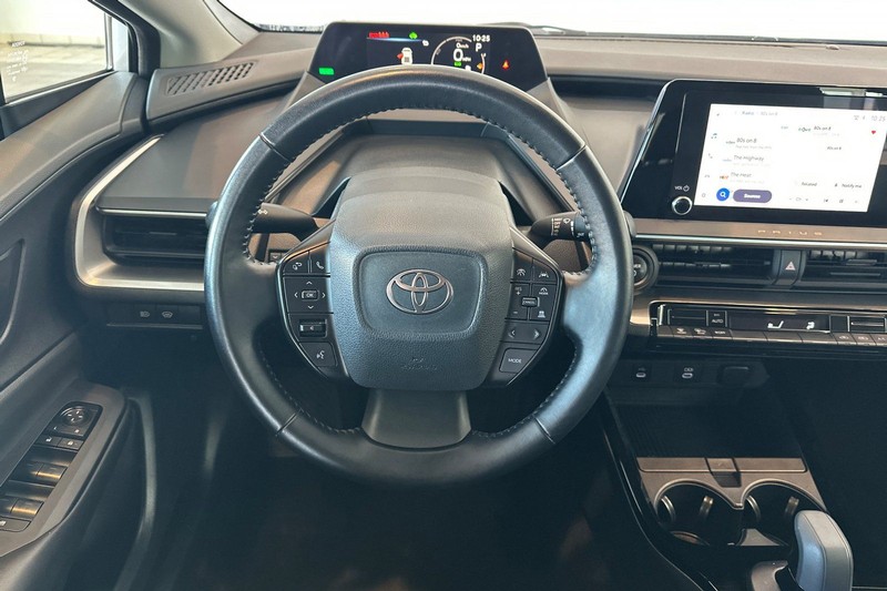 Toyota Prius Vehicle Full-screen Gallery Image 14