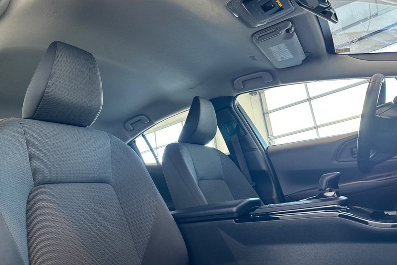 Toyota Prius Vehicle Full-screen Gallery Image 17