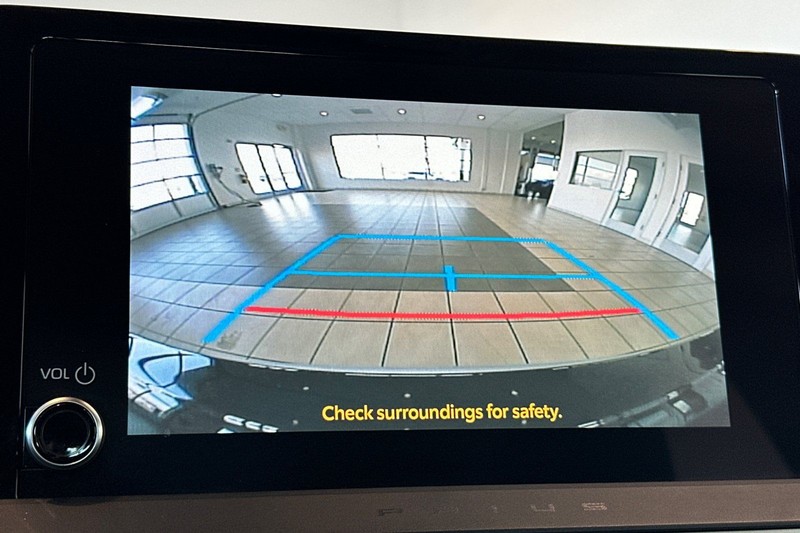 Toyota Prius Vehicle Full-screen Gallery Image 20