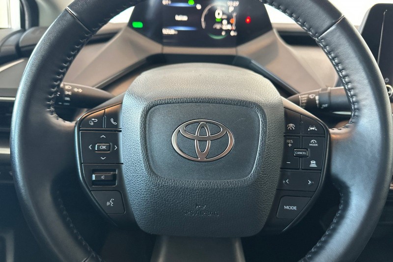 Toyota Prius Vehicle Full-screen Gallery Image 24
