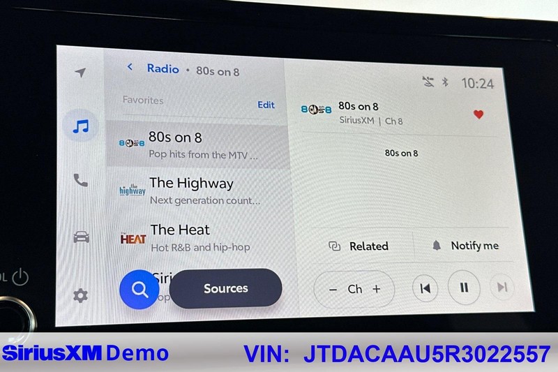 Toyota Prius Vehicle Full-screen Gallery Image 29