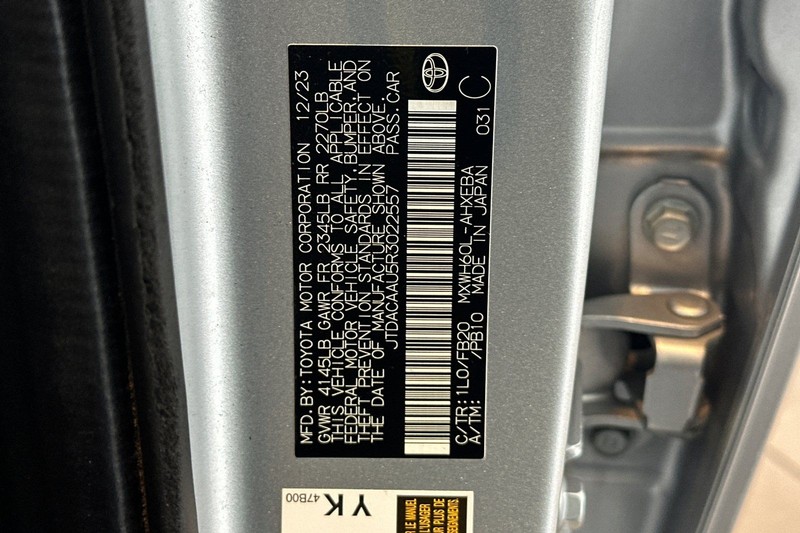 Toyota Prius Vehicle Full-screen Gallery Image 30