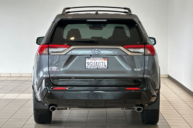 Toyota RAV4 Prime Vehicle Full-screen Gallery Image 05