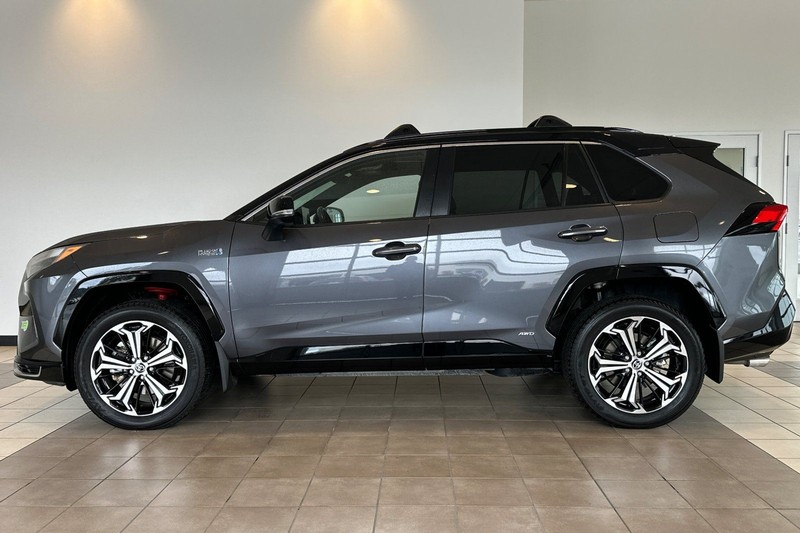 Toyota RAV4 Prime Vehicle Full-screen Gallery Image 07
