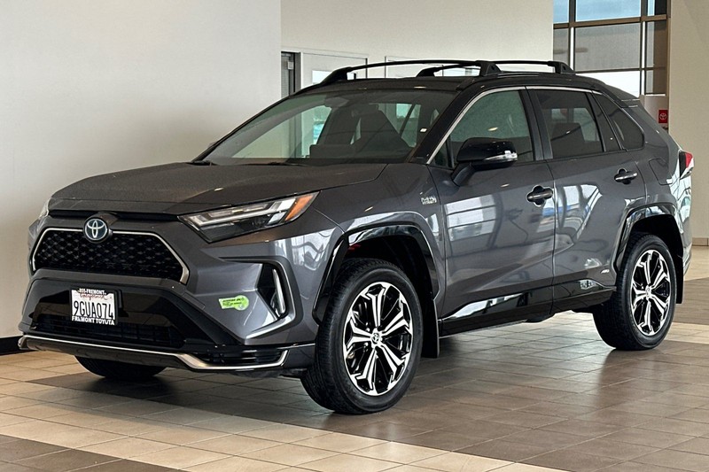 Toyota RAV4 Prime Vehicle Full-screen Gallery Image 08