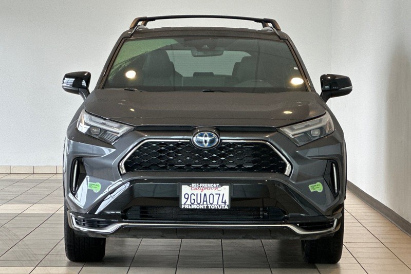 Toyota RAV4 Prime Vehicle Full-screen Gallery Image 09