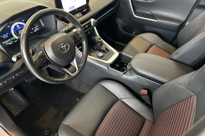 Toyota RAV4 Prime Vehicle Full-screen Gallery Image 10