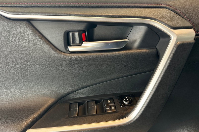 Toyota RAV4 Prime Vehicle Full-screen Gallery Image 11