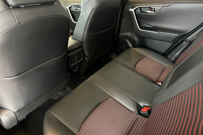 Toyota RAV4 Prime Vehicle Full-screen Gallery Image 12