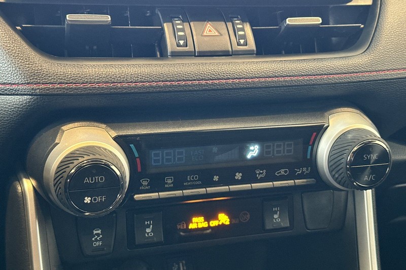 Toyota RAV4 Prime Vehicle Full-screen Gallery Image 21