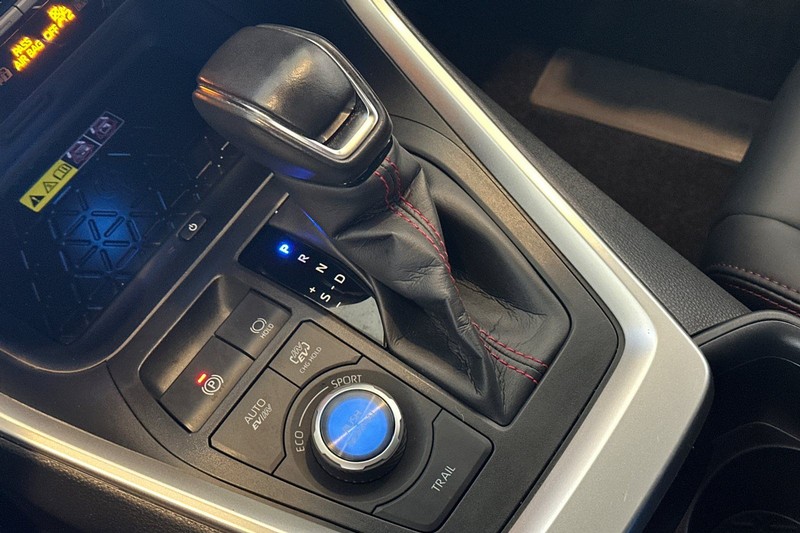 Toyota RAV4 Prime Vehicle Full-screen Gallery Image 22