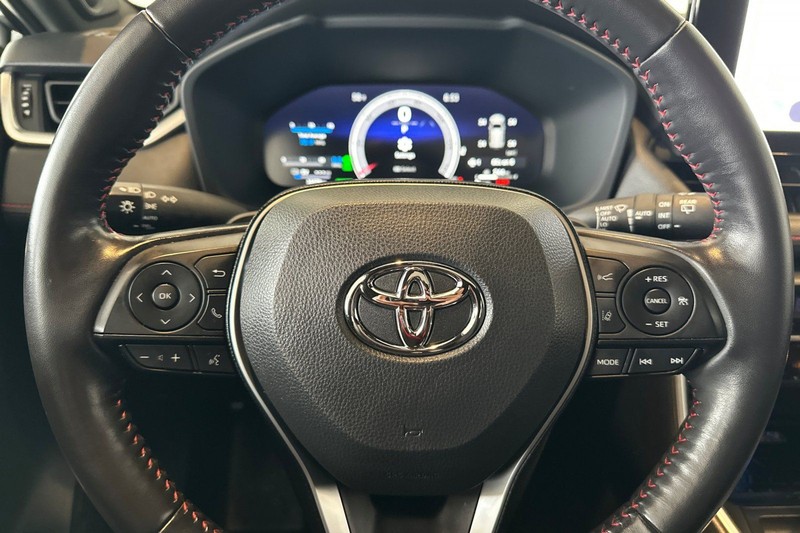 Toyota RAV4 Prime Vehicle Full-screen Gallery Image 24