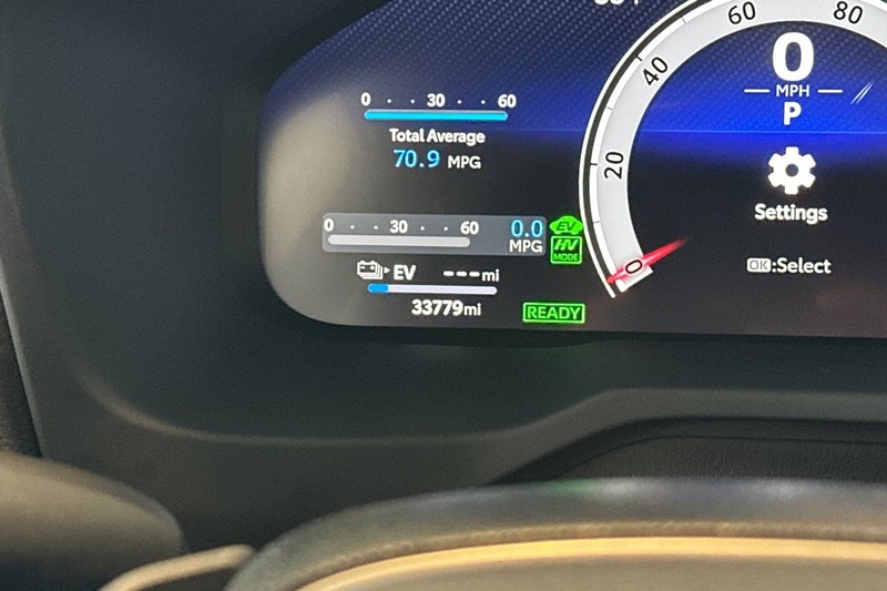 Toyota RAV4 Prime Vehicle Full-screen Gallery Image 26