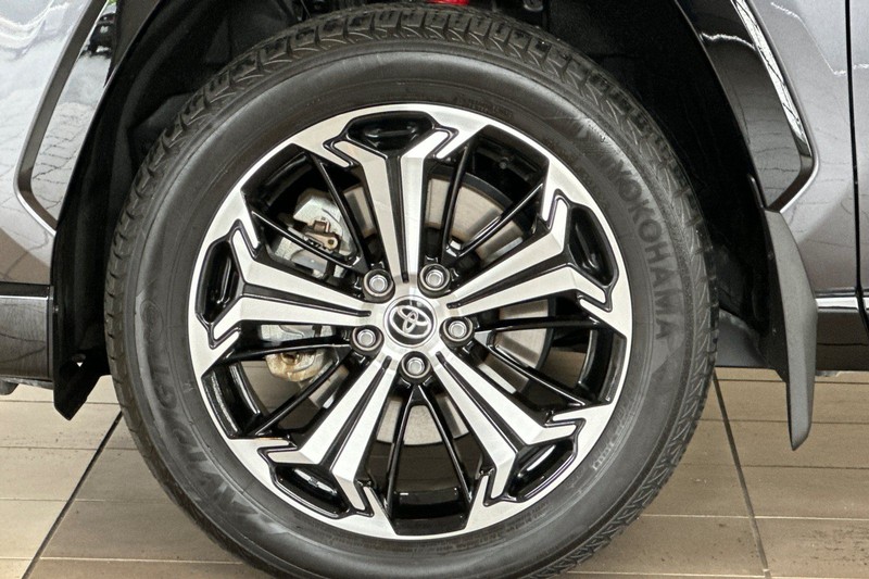 Toyota RAV4 Prime Vehicle Full-screen Gallery Image 27