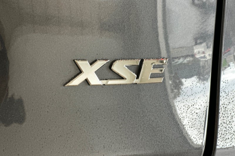 Toyota RAV4 Prime Vehicle Full-screen Gallery Image 28