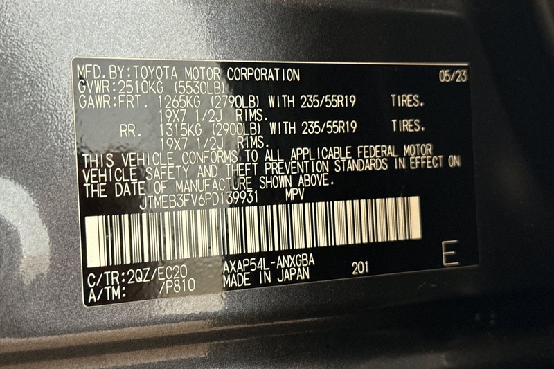 Toyota RAV4 Prime Vehicle Full-screen Gallery Image 30