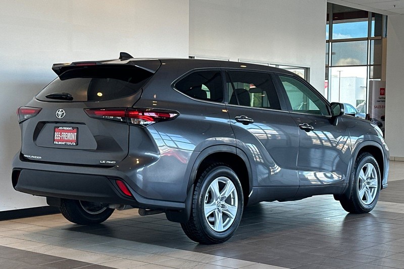 Toyota Highlander Vehicle Full-screen Gallery Image 04