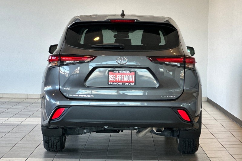 Toyota Highlander Vehicle Full-screen Gallery Image 05