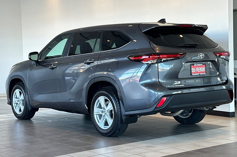 Toyota Highlander Vehicle Full-screen Gallery Image 06