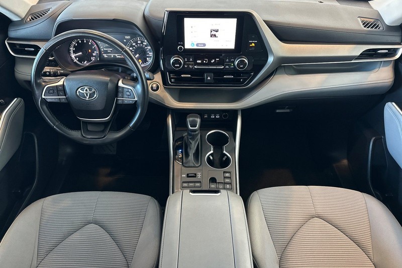 Toyota Highlander Vehicle Full-screen Gallery Image 13