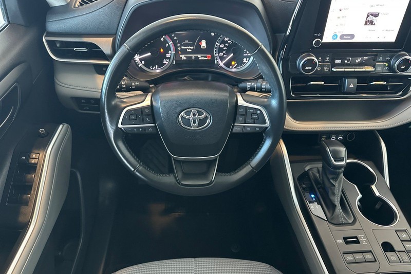 Toyota Highlander Vehicle Full-screen Gallery Image 14