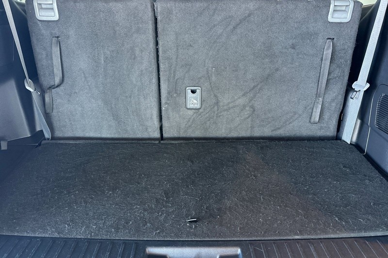 Toyota Highlander Vehicle Full-screen Gallery Image 15