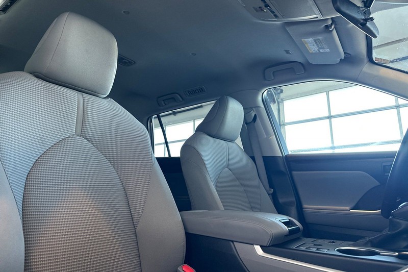 Toyota Highlander Vehicle Full-screen Gallery Image 17