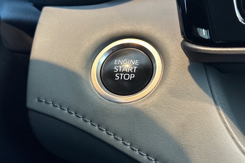 Toyota Highlander Vehicle Full-screen Gallery Image 23