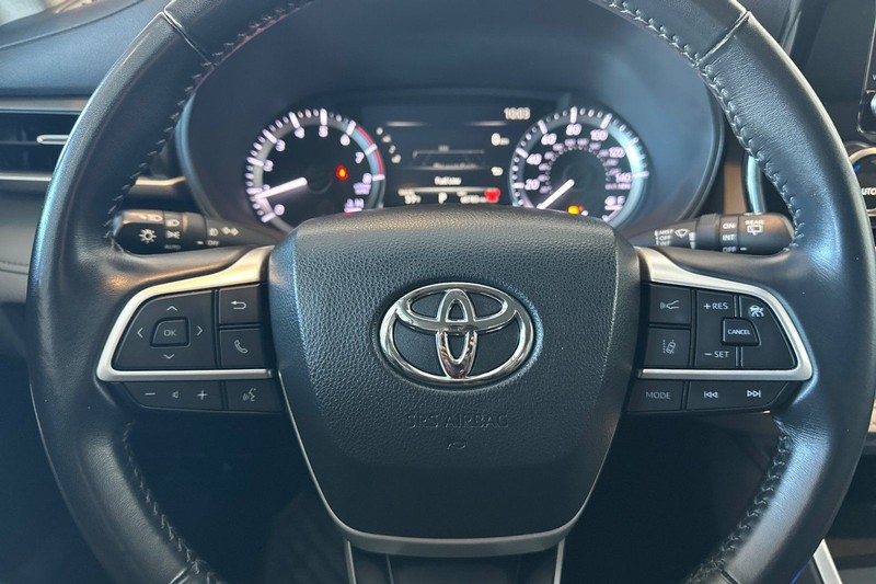 Toyota Highlander Vehicle Full-screen Gallery Image 24