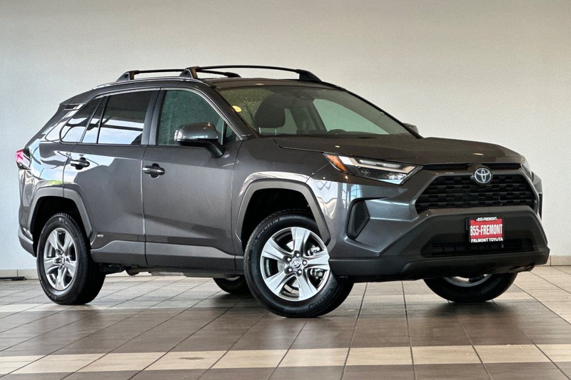 Toyota RAV4 Vehicle Full-screen Gallery Image 02