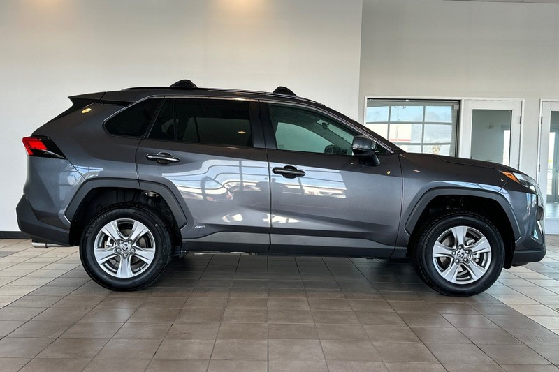 Toyota RAV4 Vehicle Full-screen Gallery Image 03