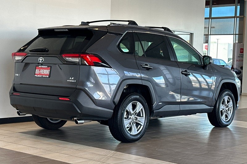 Toyota RAV4 Vehicle Full-screen Gallery Image 04