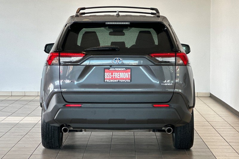 Toyota RAV4 Vehicle Full-screen Gallery Image 05